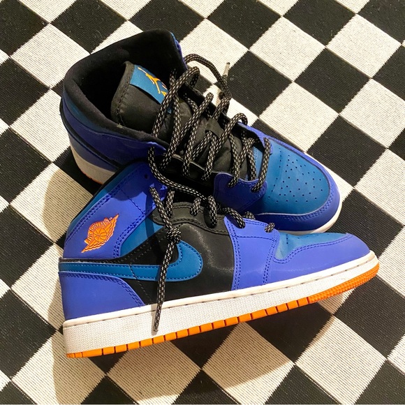 Nike Air Jordan Retro 1 Hightop Varsity; Maize/Solar Orange - Picture 5 of 10